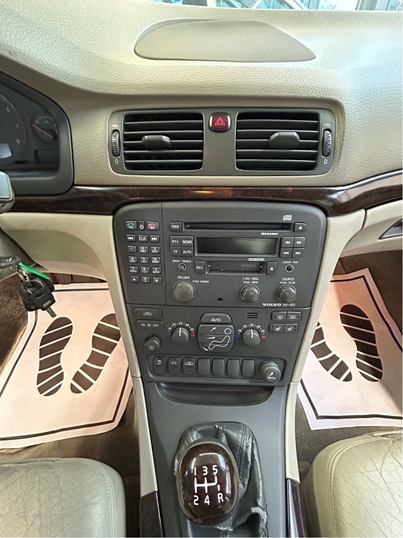 Blå Volvo S80 fra 1999