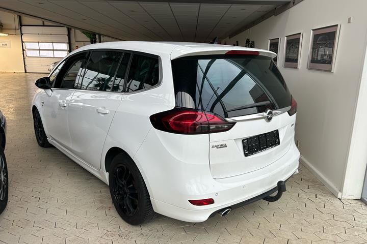 Hvid Opel Zafira fra 2014