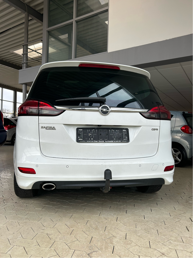 Hvid Opel Zafira fra 2014