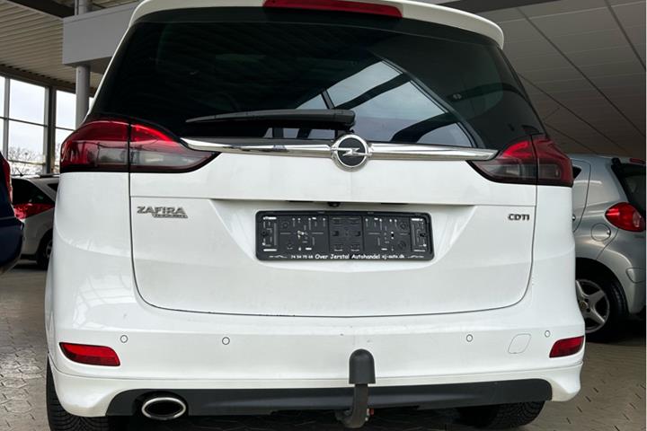 Hvid Opel Zafira fra 2014
