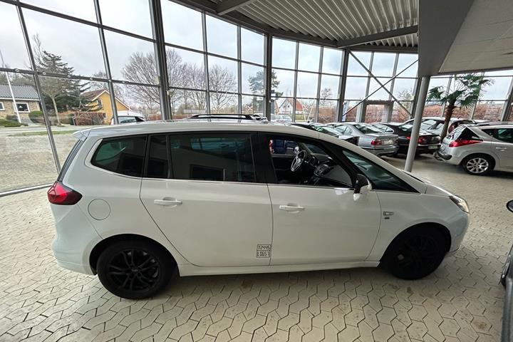 Hvid Opel Zafira fra 2014