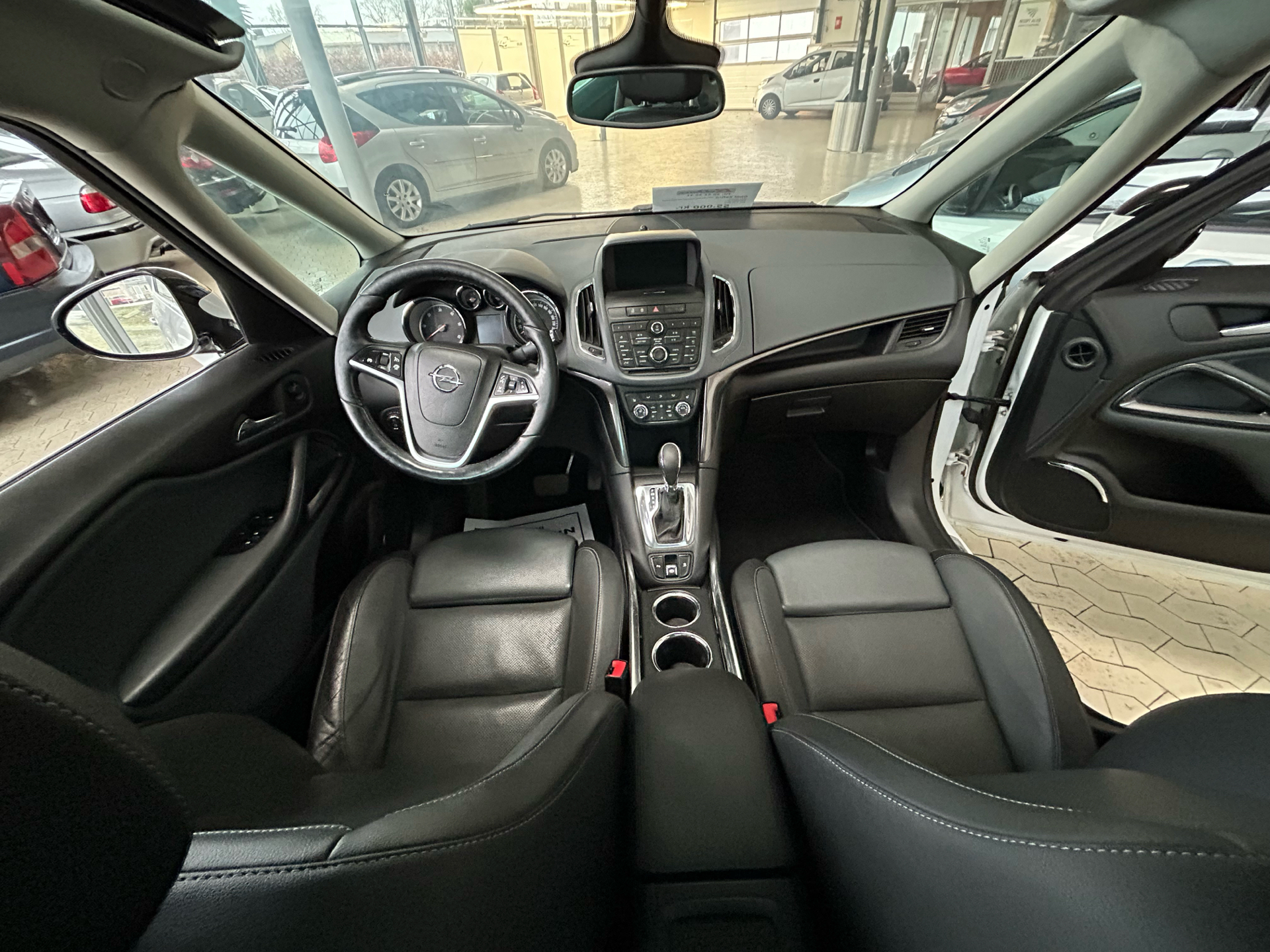Hvid Opel Zafira fra 2014