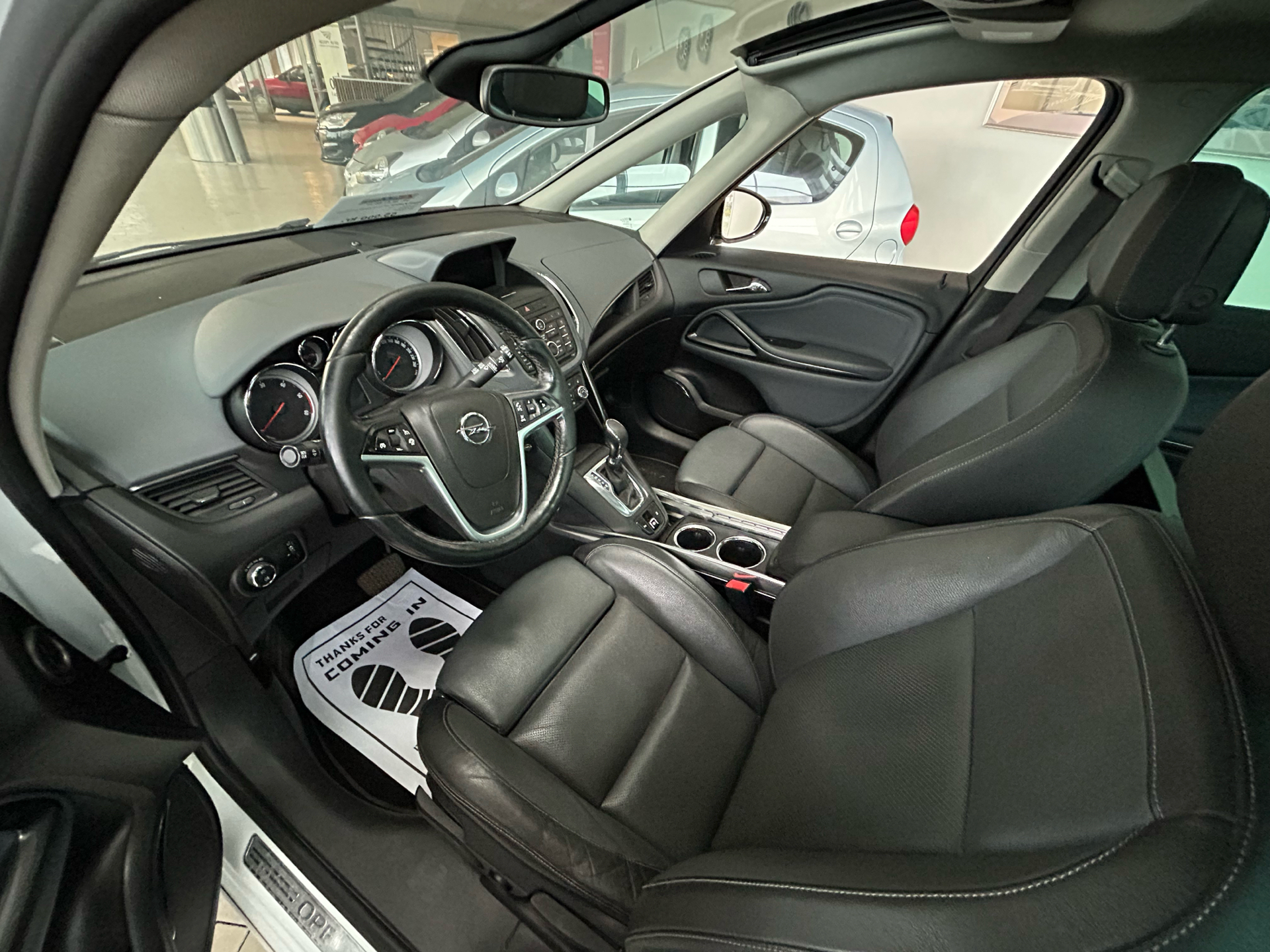 Hvid Opel Zafira fra 2014