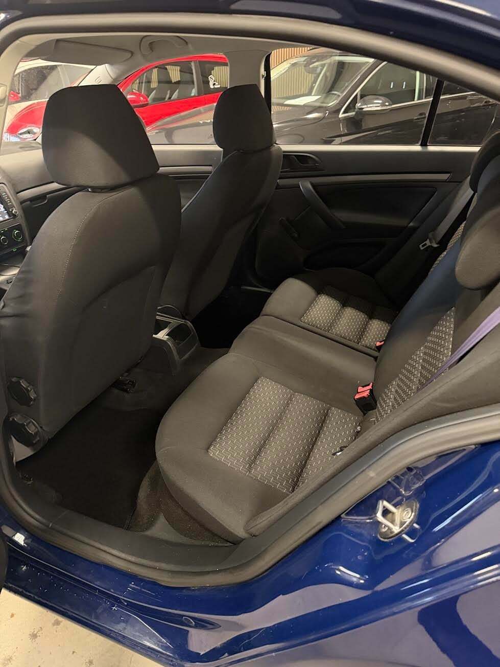 Blå Skoda Octavia fra 2011