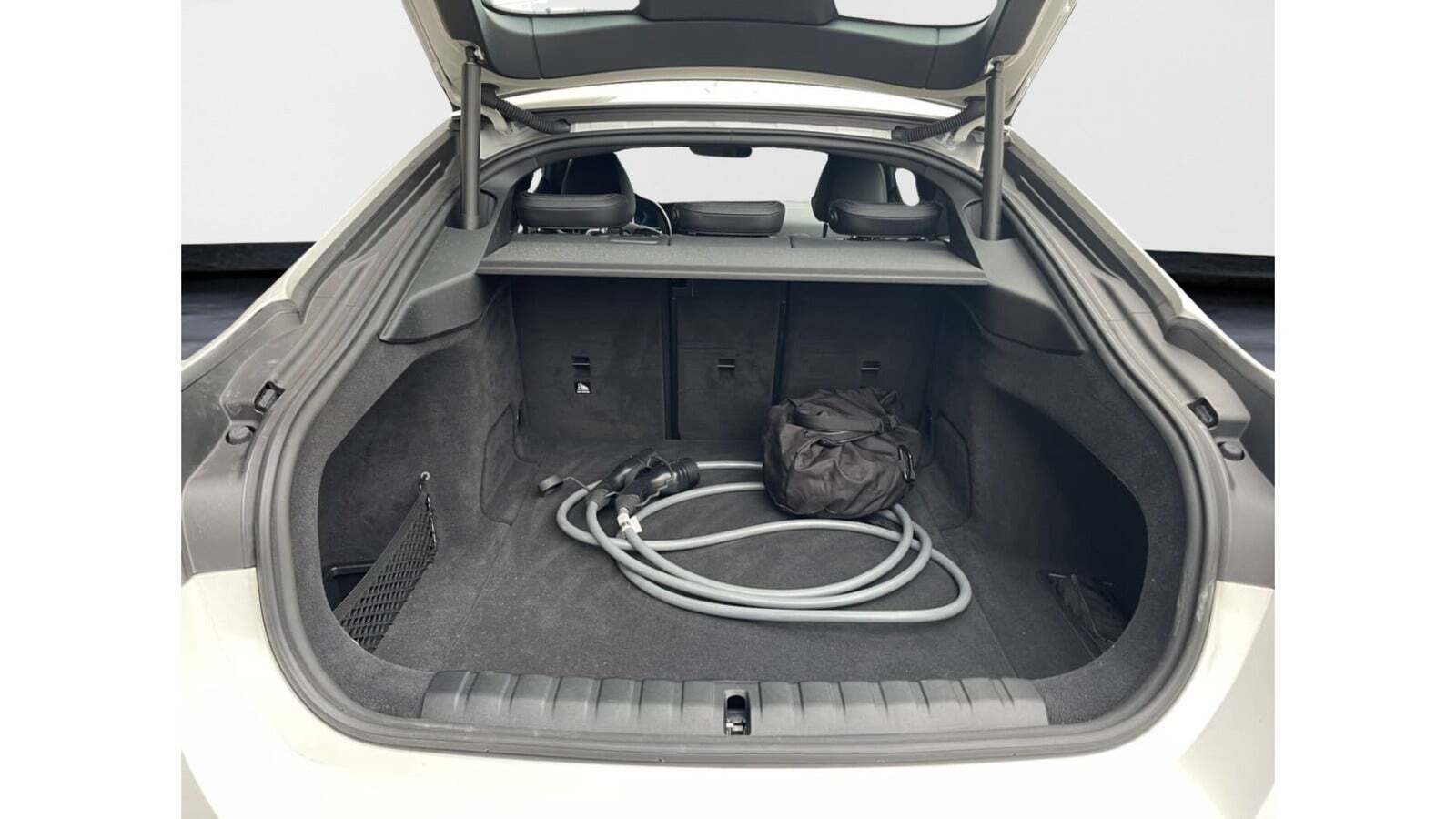 Hvid BMW i4 fra 2023