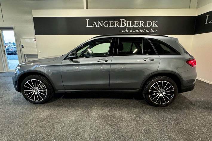 Grå Mercedes GLC300 de fra 2021