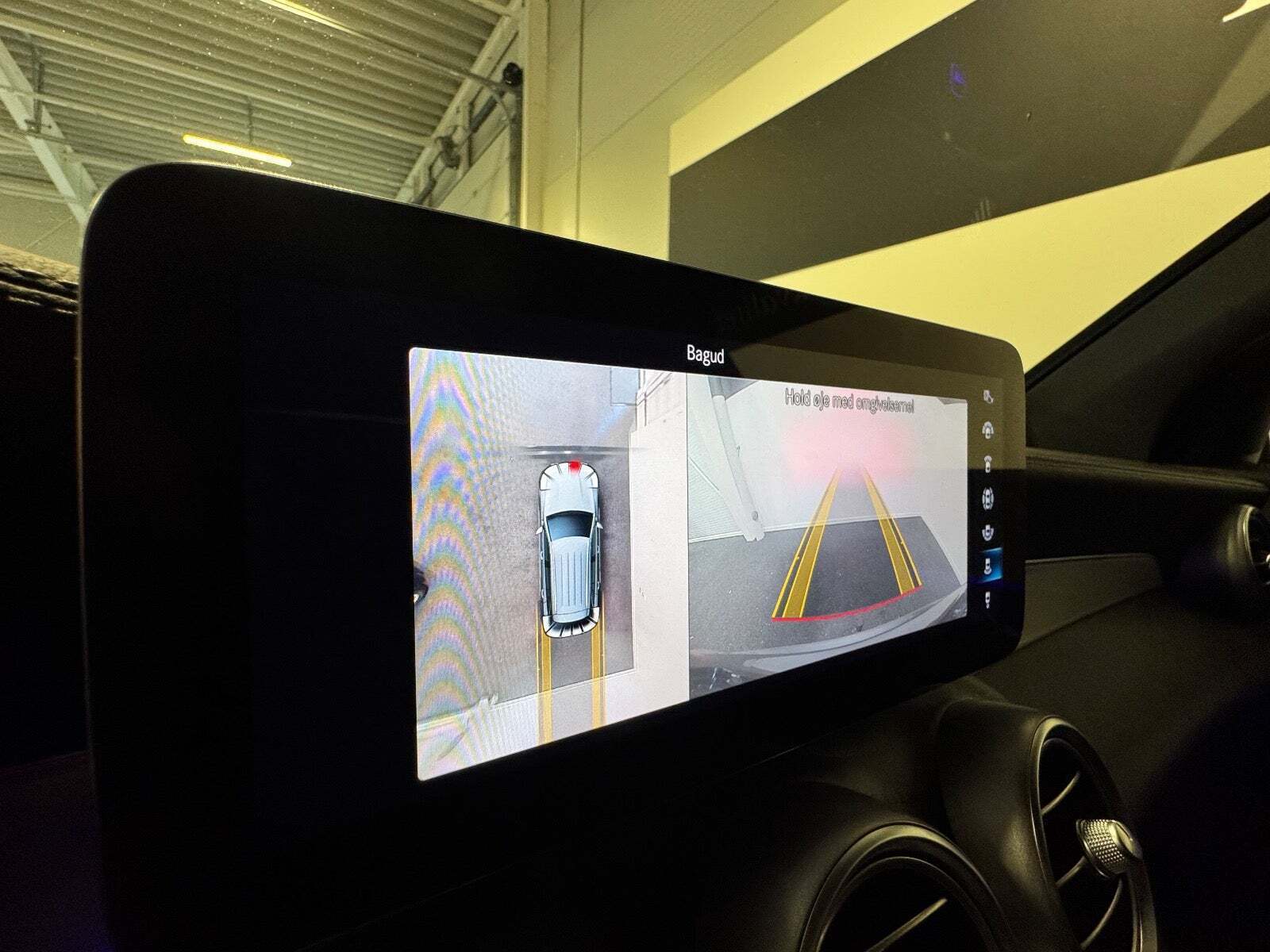 Grå Mercedes GLC300 de fra 2021