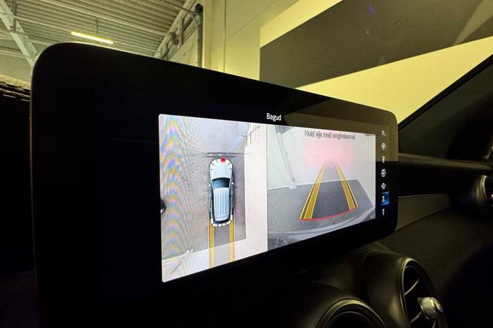 Grå Mercedes GLC300 de fra 2021