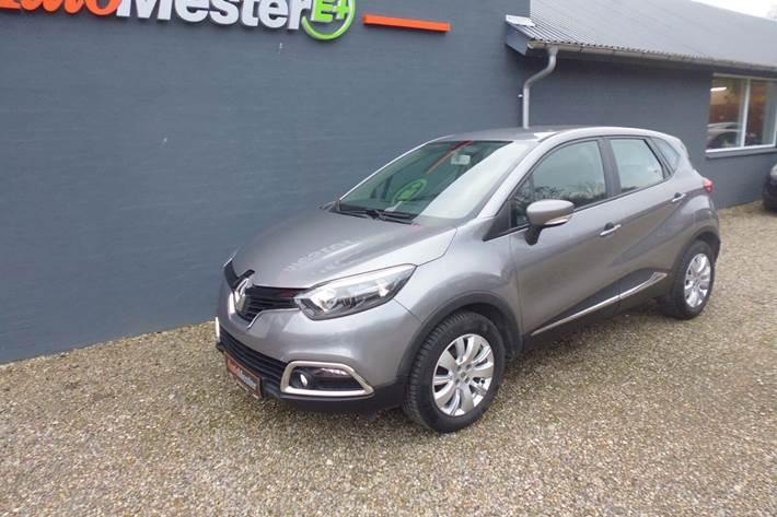 Grå Renault Captur fra 2013 set udefra