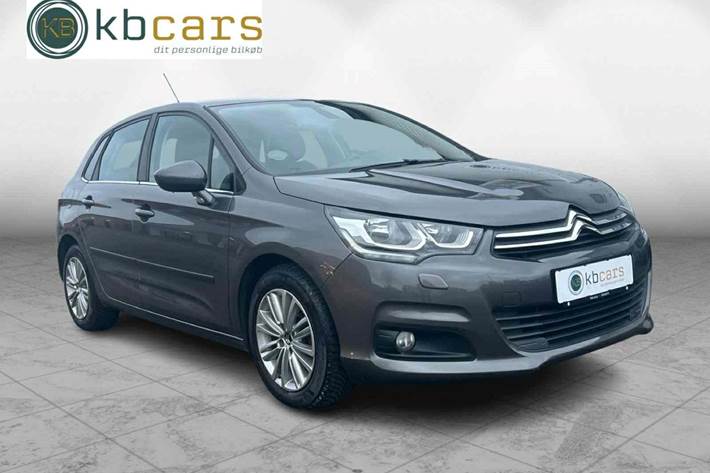 Grå Citroën C4 fra 2015 set udefra