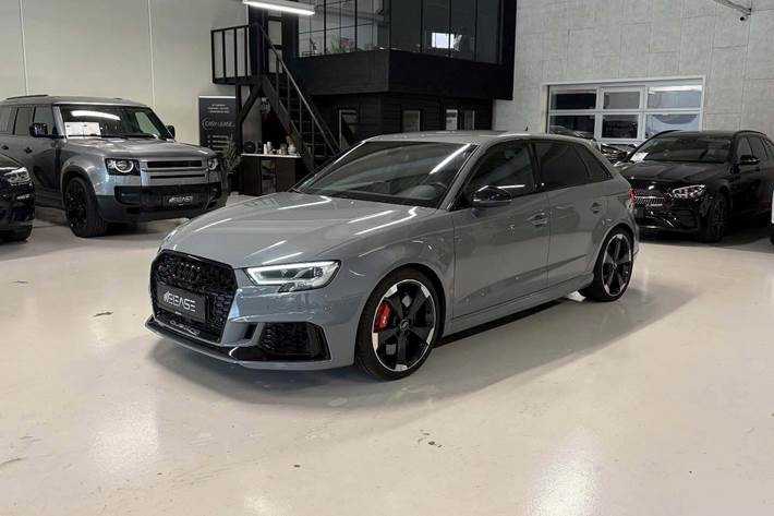 Grå Audi RS3 fra 2019 set udefra