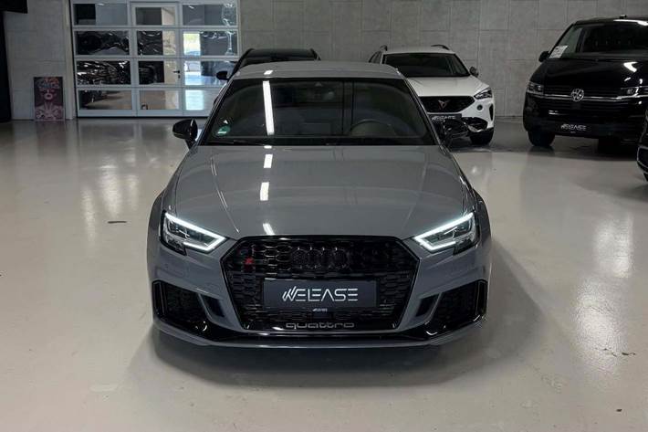 Grå Audi RS3 fra 2019