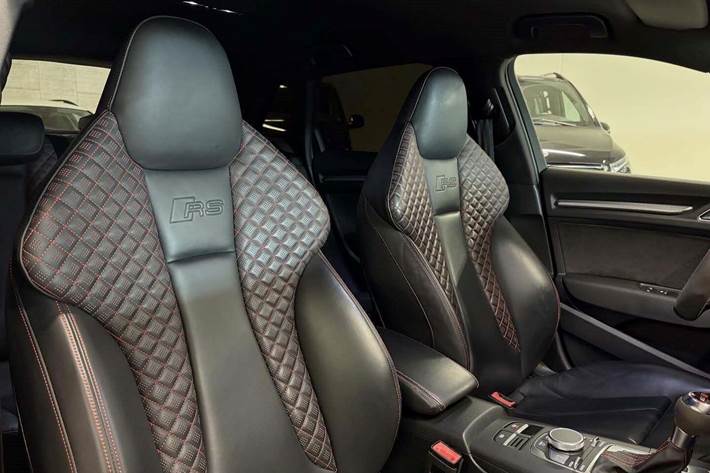 Grå Audi RS3 fra 2019