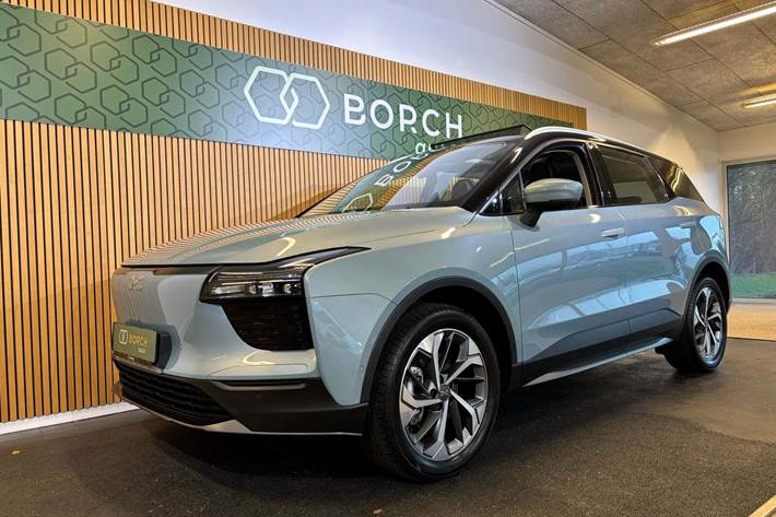 Blå Aiways U5 fra 2021 set udefra