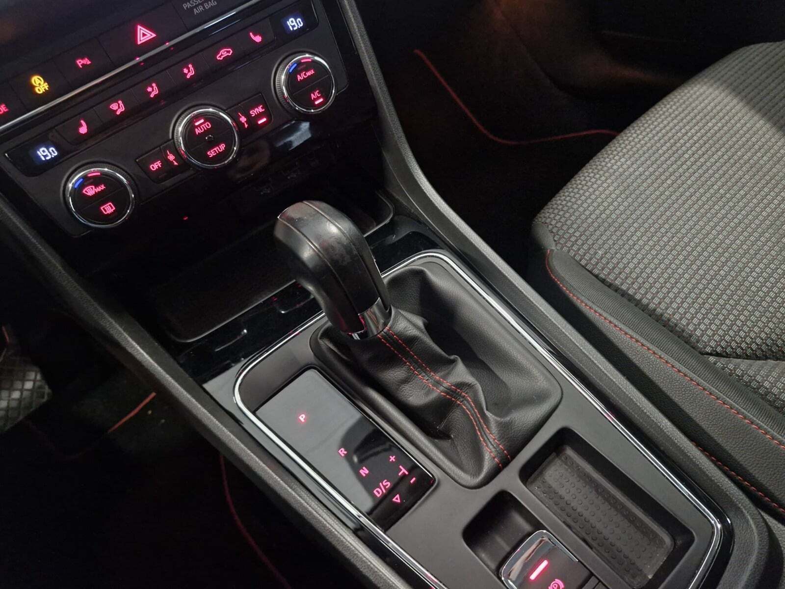 Hvid Seat Leon fra 2017