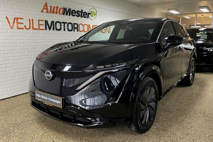 Sort Nissan Ariya fra 2024 set udefra