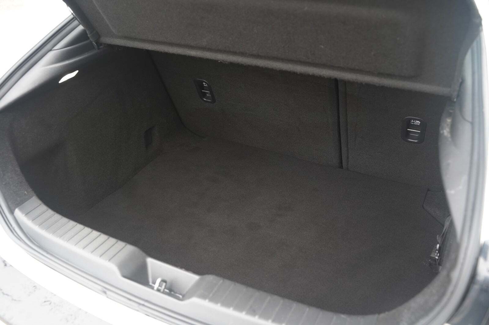 Hvid Mazda 3 fra 2020