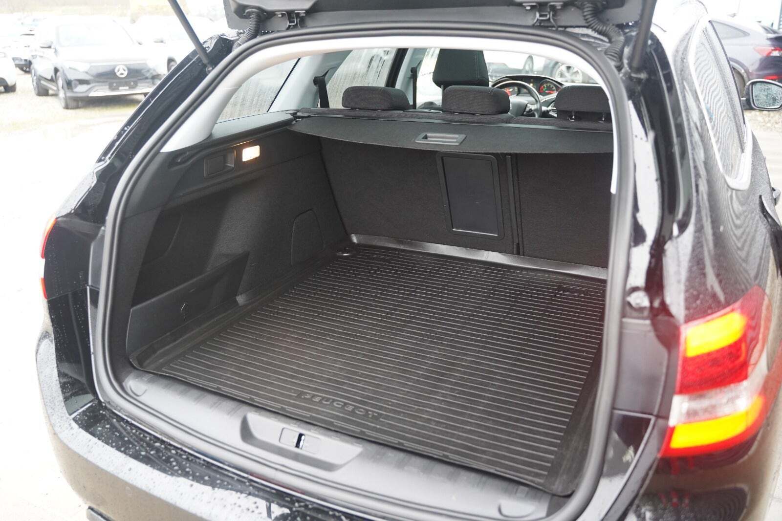 Sort Peugeot 308 fra 2018