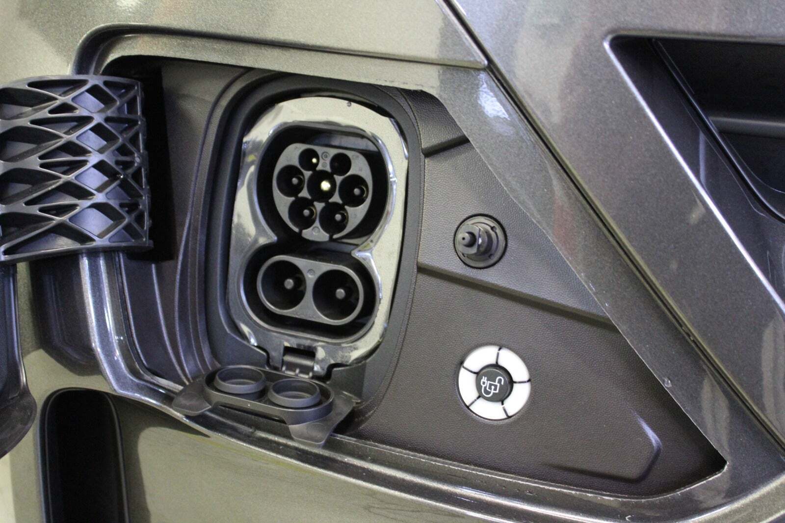 Grå VW e-Caravelle fra 2025