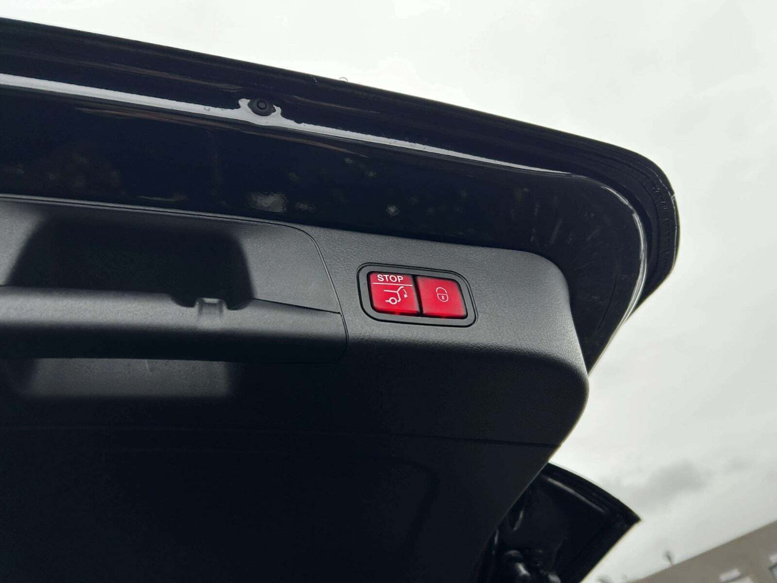 Sort Mercedes EQB250+ fra 2024