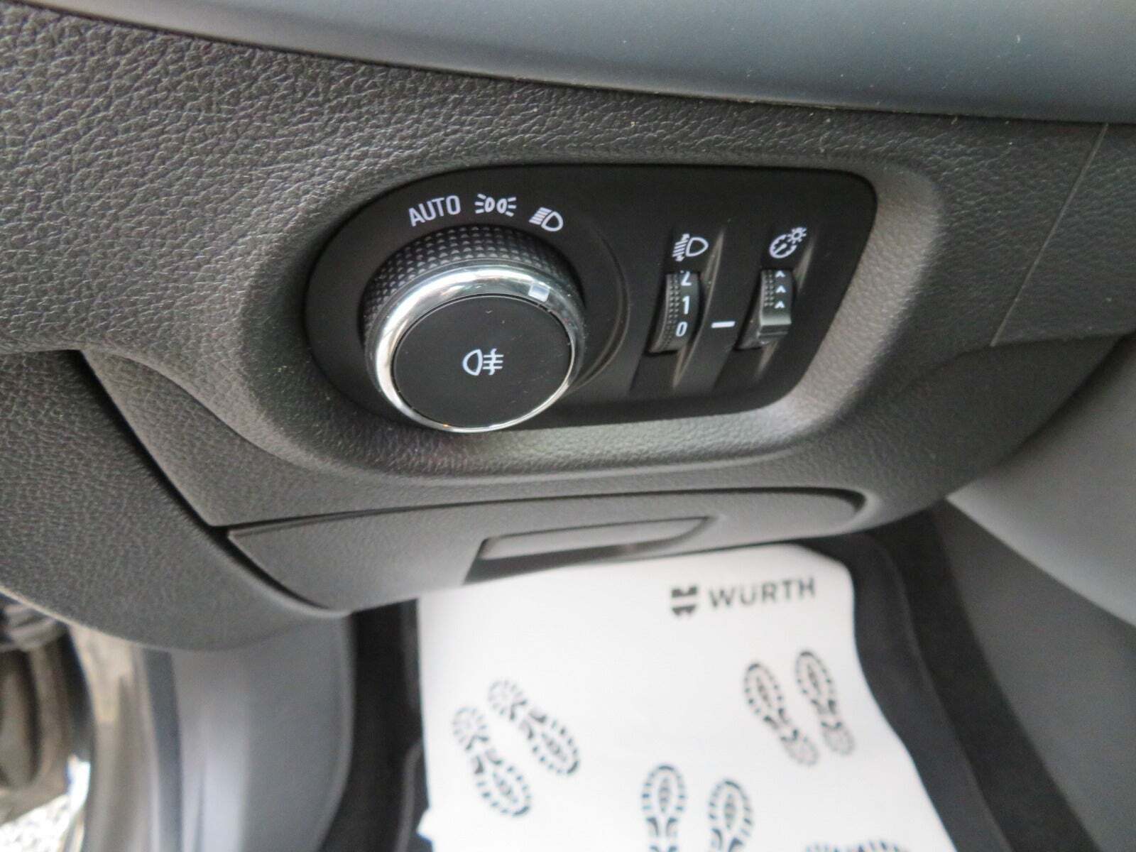 Grå Opel Astra fra 2017