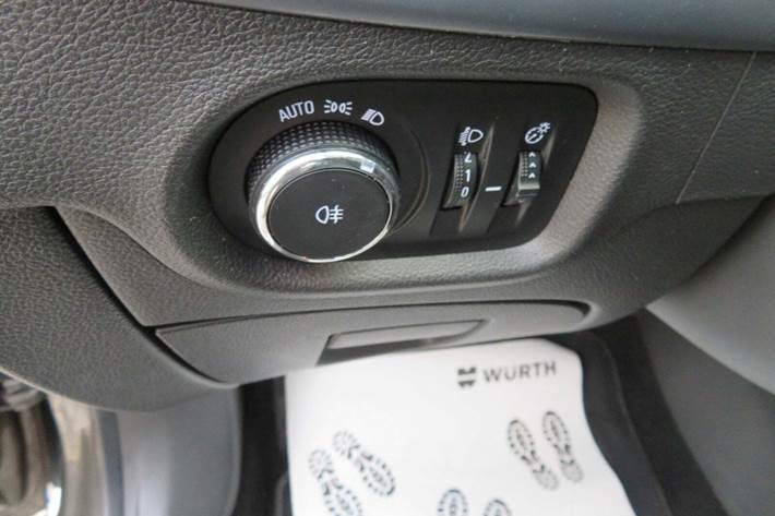 Grå Opel Astra fra 2017