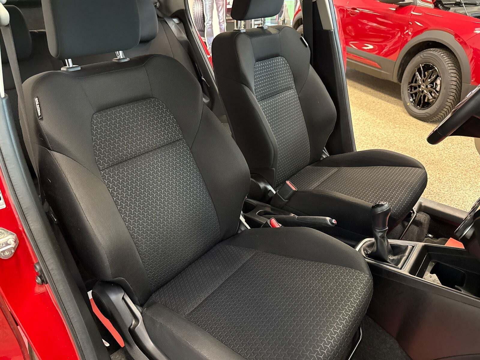 Rød Suzuki Swift fra 2019