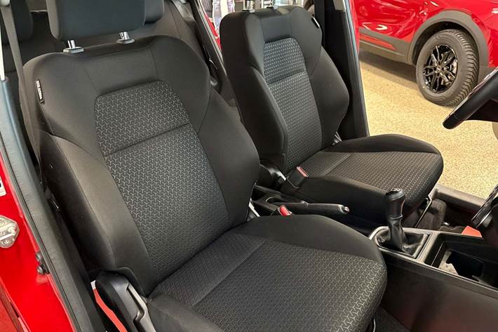 Rød Suzuki Swift fra 2019