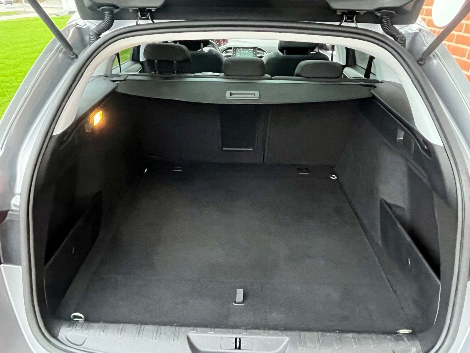 Blå Peugeot 308 fra 2018