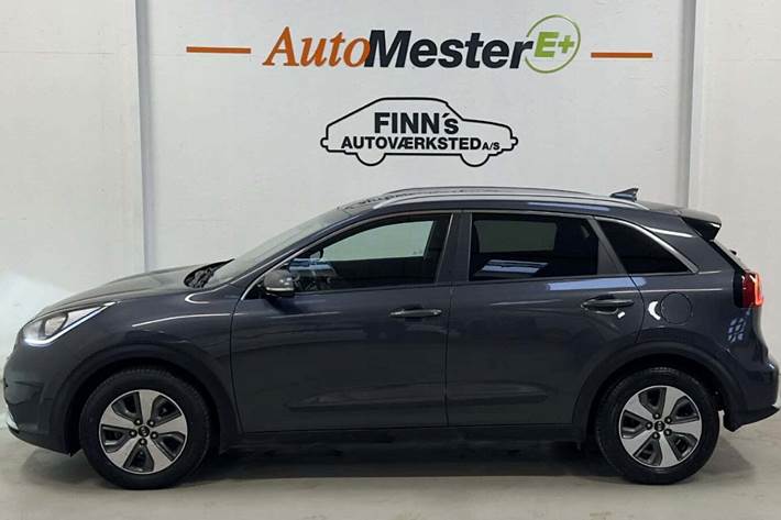 Grå Kia Niro fra 2019