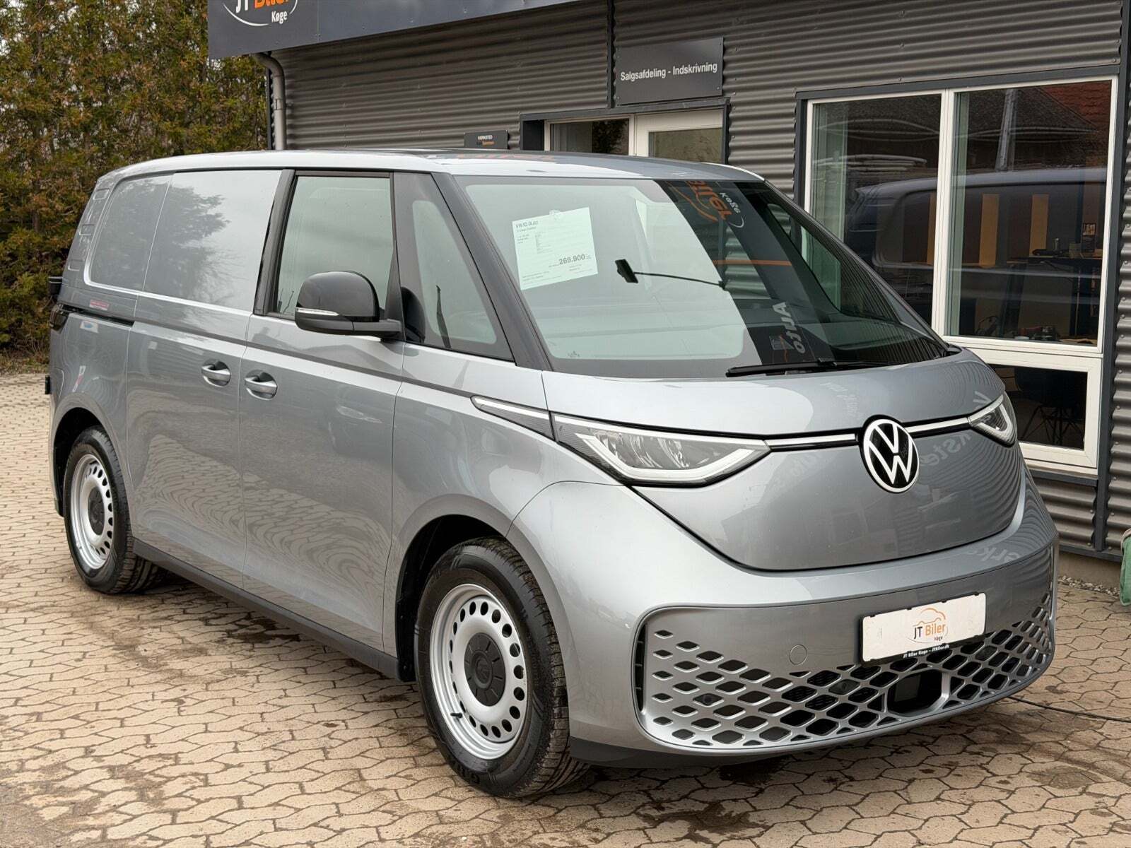 Sølv VW ID.Buzz fra 2024 set udefra