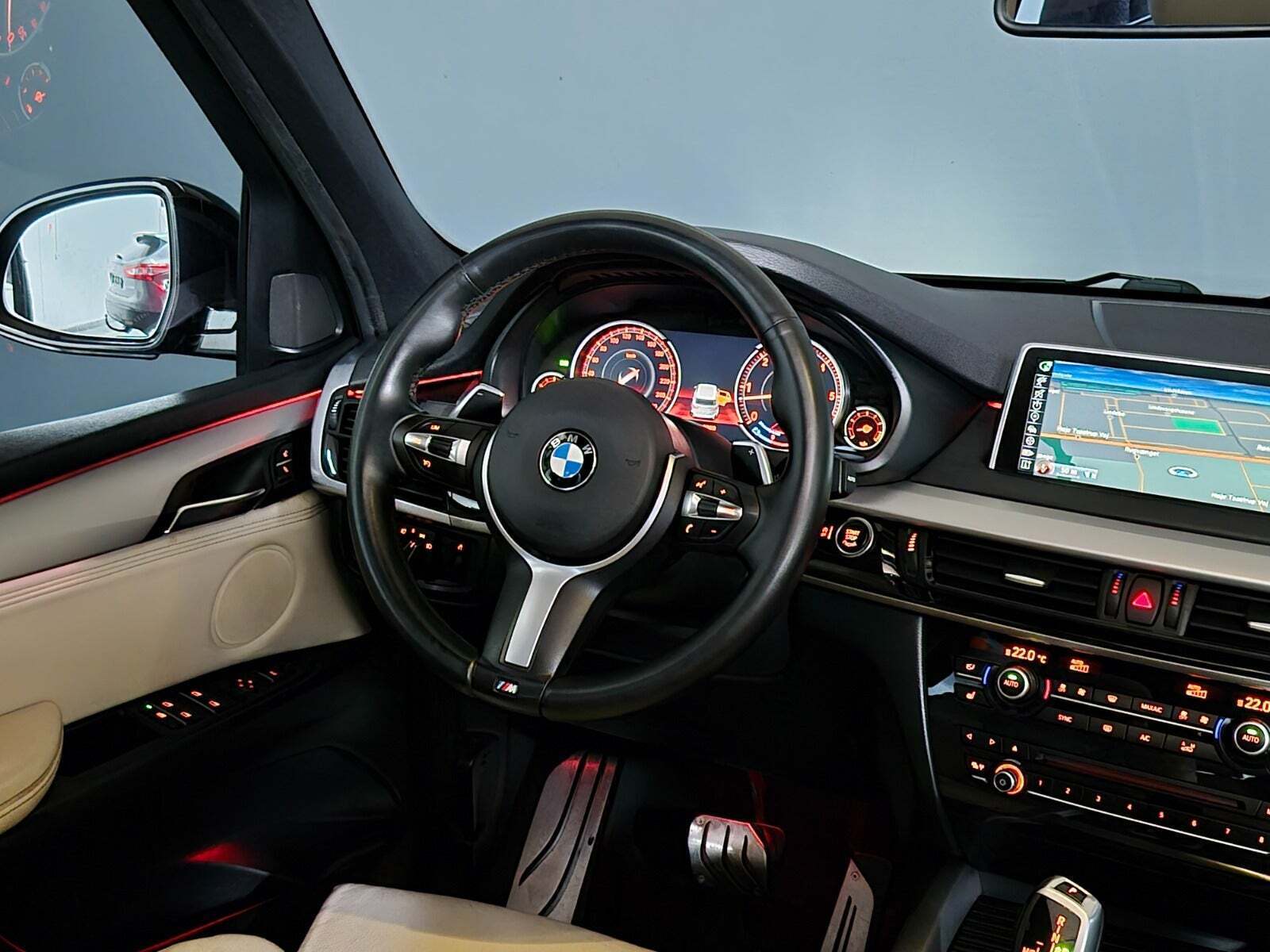 Grå BMW X5 fra 2015