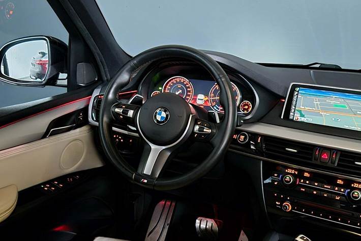 Grå BMW X5 fra 2015