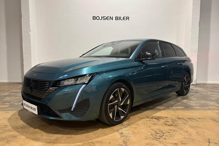 Blå Peugeot 308 fra 2023 set udefra