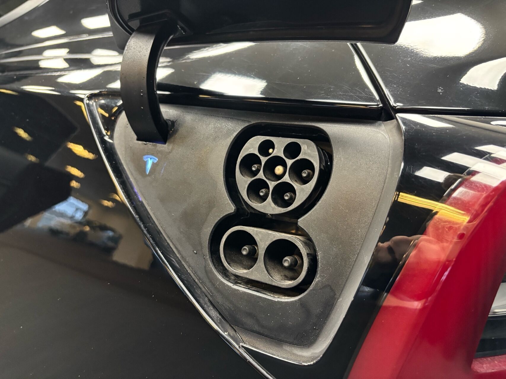 Sort Tesla Model 3 fra 2021