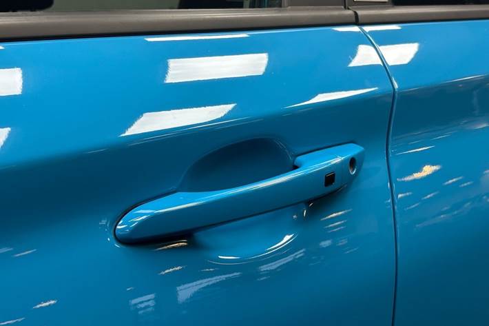 Blå Hyundai Kona fra 2021