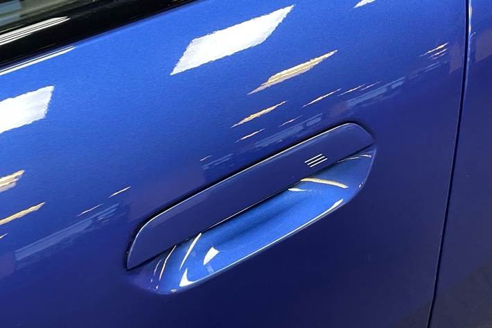 Blå BMW iX2 fra 2025