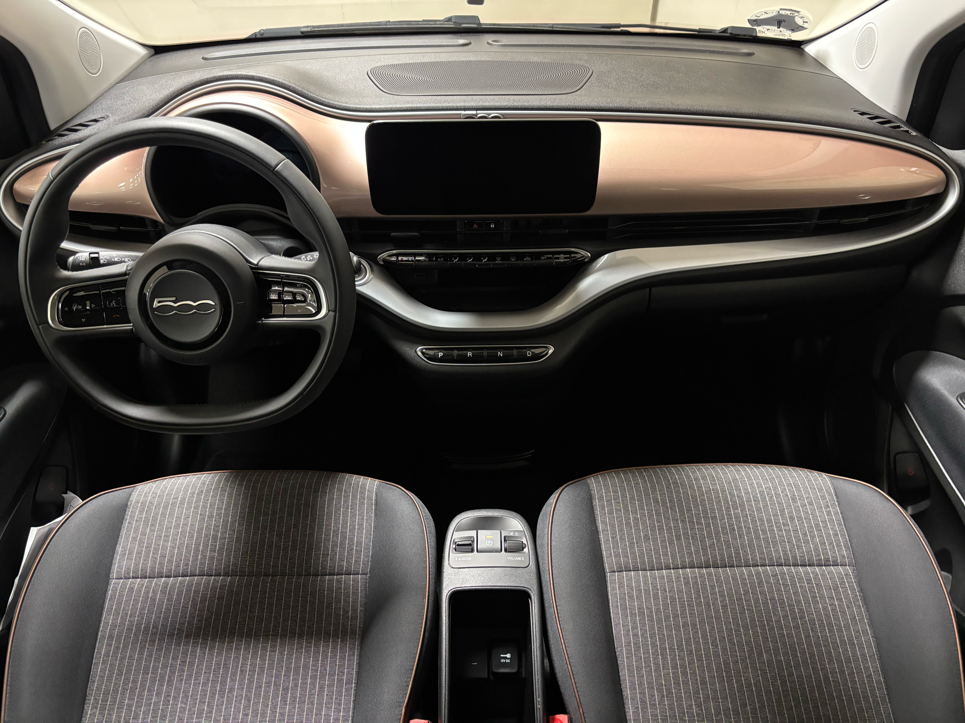 Gul Fiat 500e fra 2023