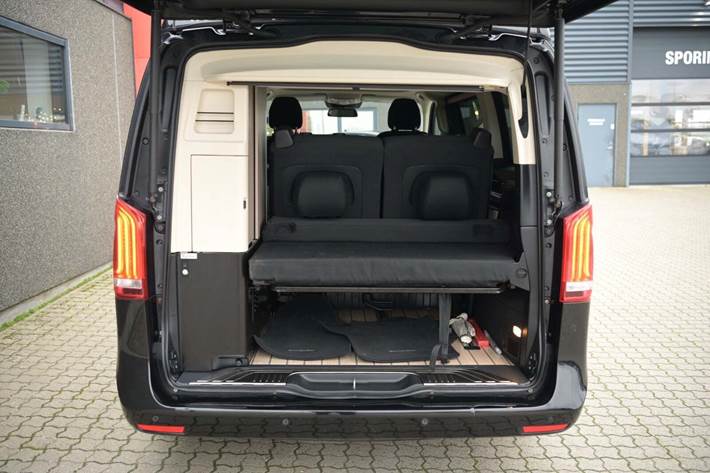 Sort Mercedes V250 d fra 2020