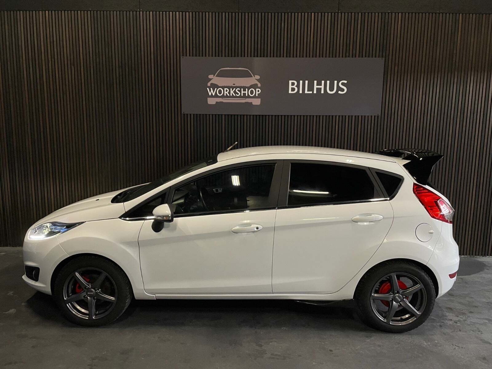 Hvid Ford Fiesta fra 2014