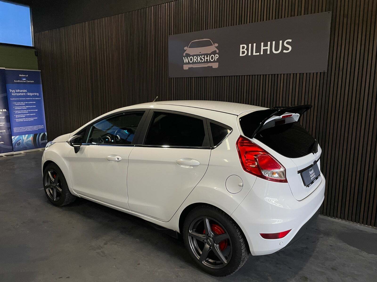 Hvid Ford Fiesta fra 2014