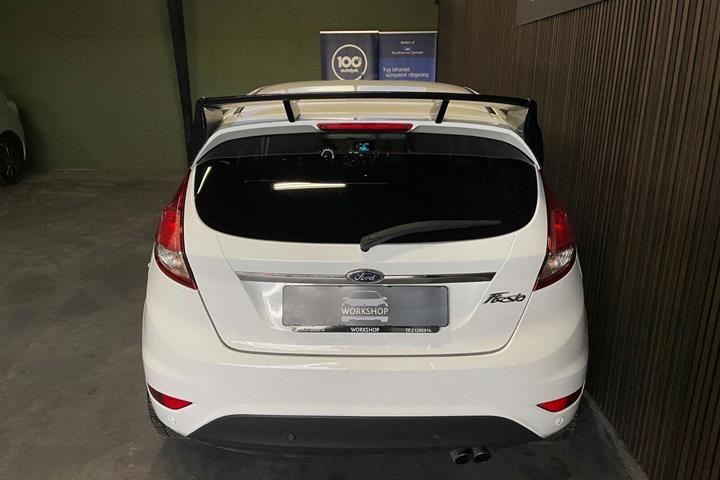 Hvid Ford Fiesta fra 2014
