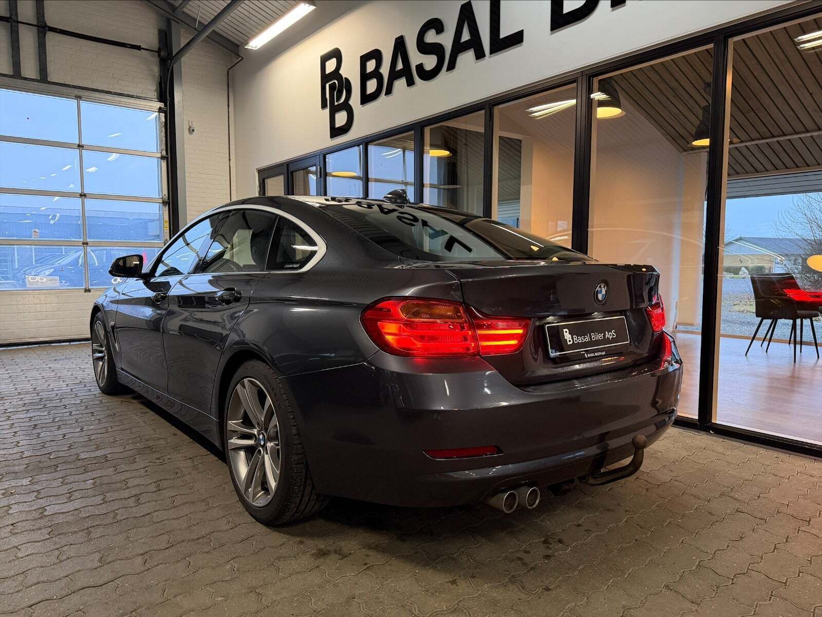 Grå BMW 420d fra 2017