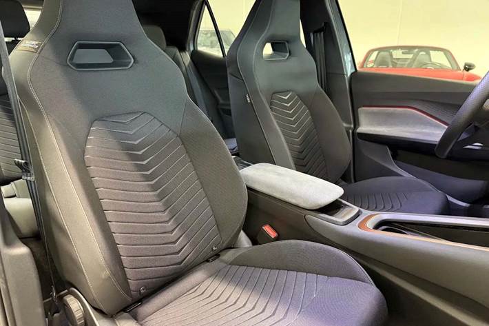 Grå Cupra Born fra 2023