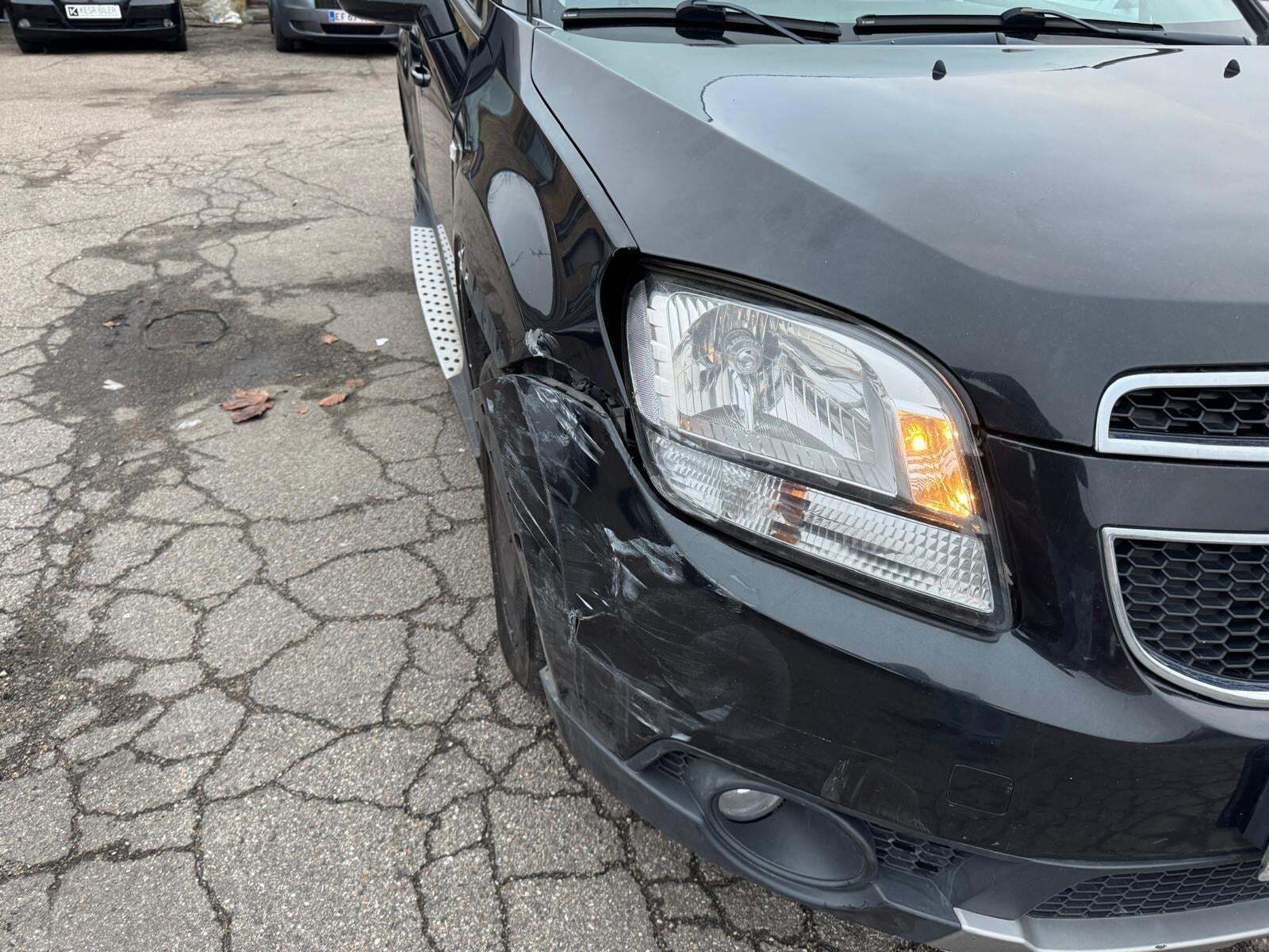 undefined Chevrolet Orlando fra 2011 set udefra