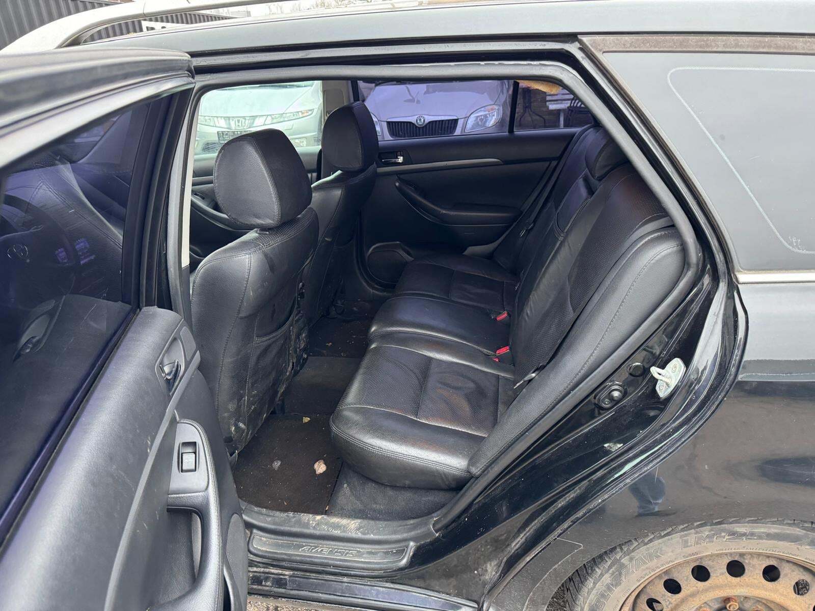 Toyota Avensis 2,4 Executive stc. aut.