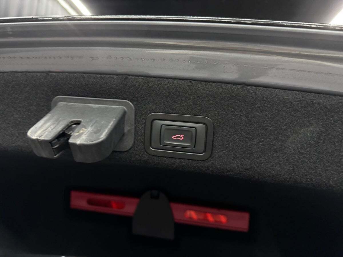 Grå Audi A6 fra 2016