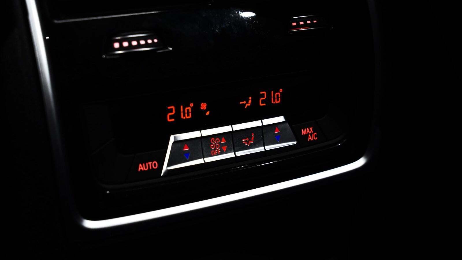 Grå BMW X5 fra 2022