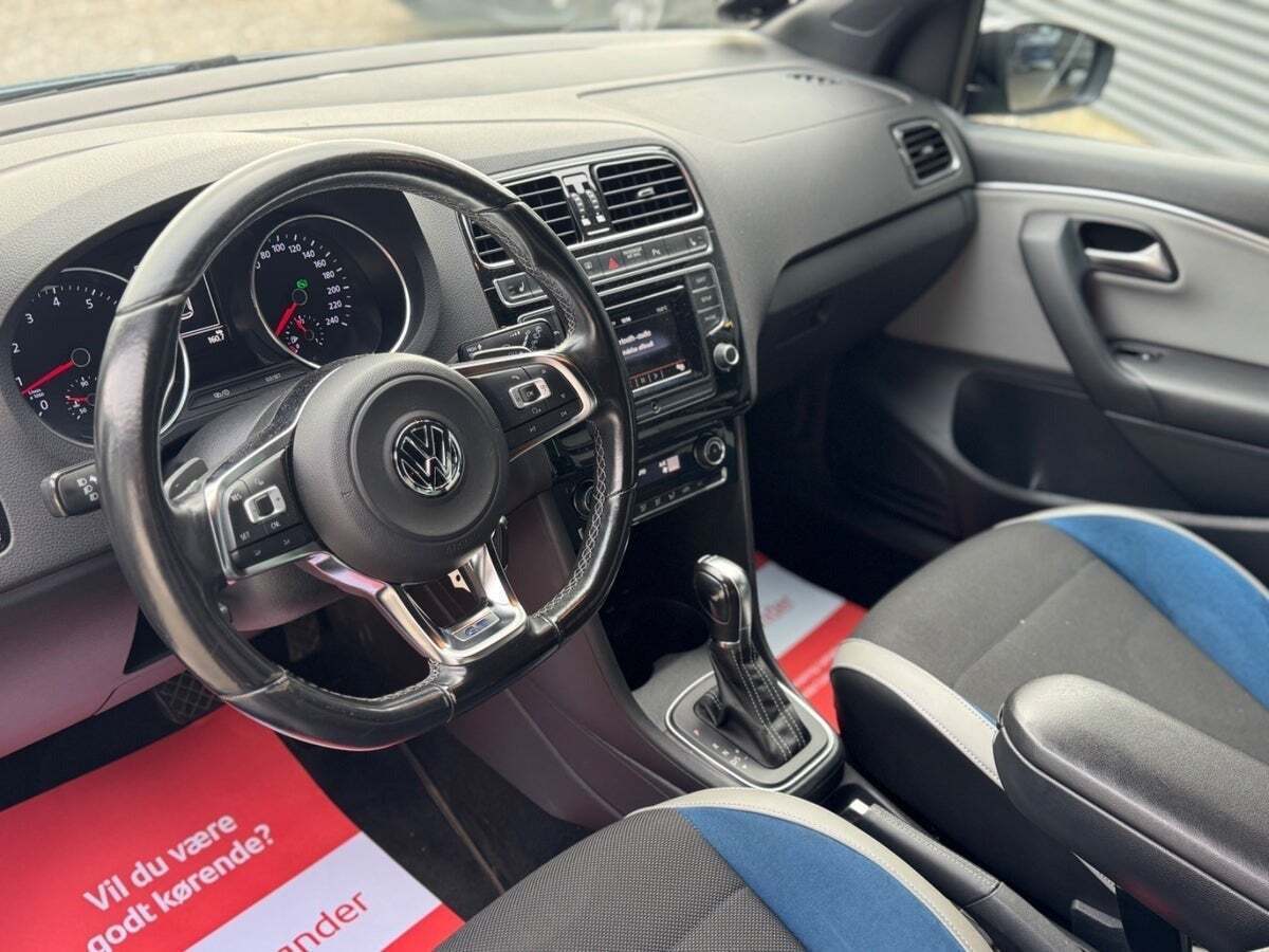 Blå VW Polo fra 2016