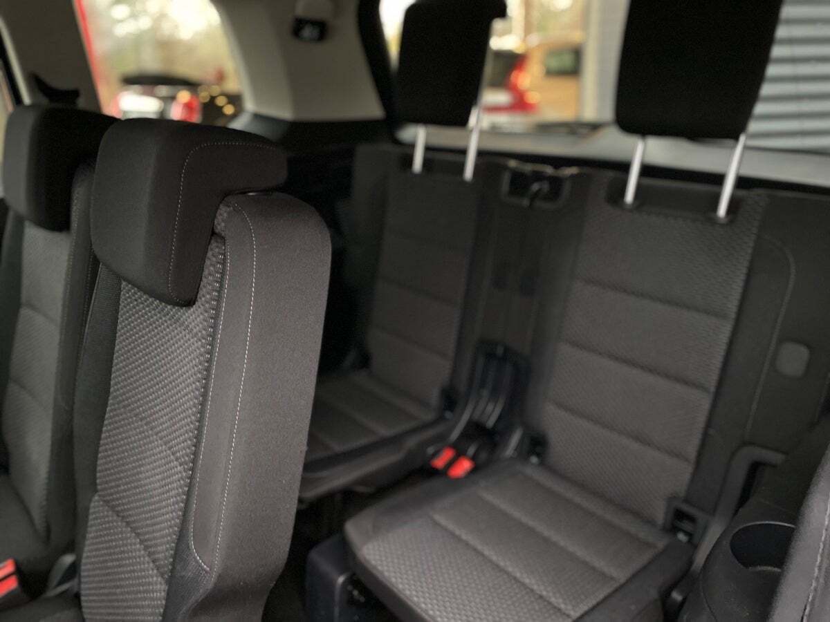 Sort VW Touran fra 2019